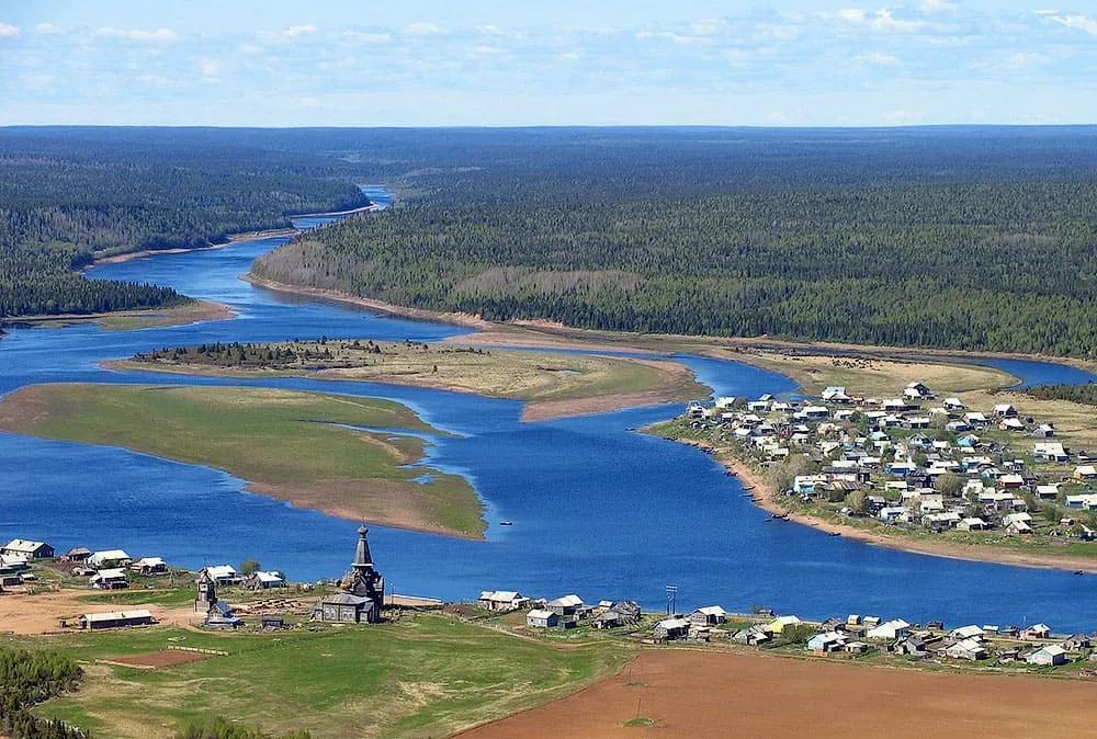 Вид на село Варзуга