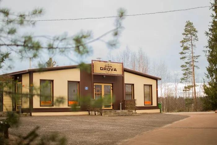 Дровяные бани на берегу озера