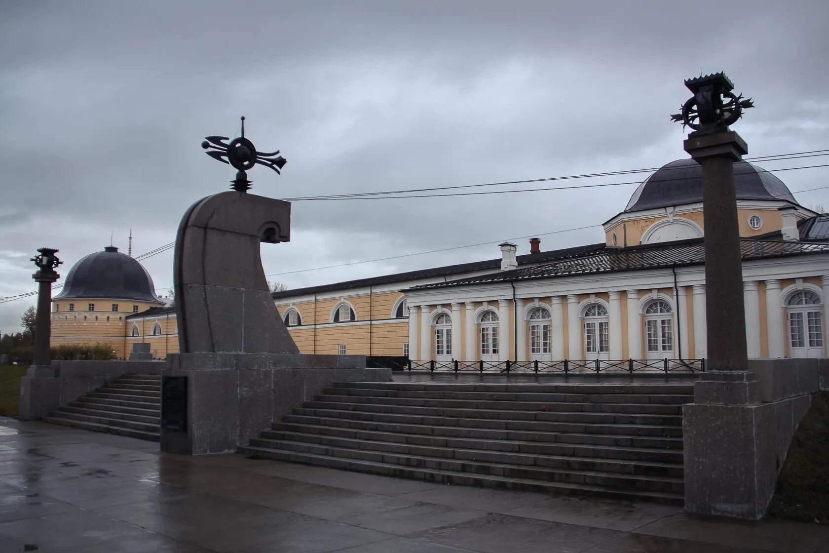 Памятный знак «400 лет Архангельску». Фото: Николай Выморков