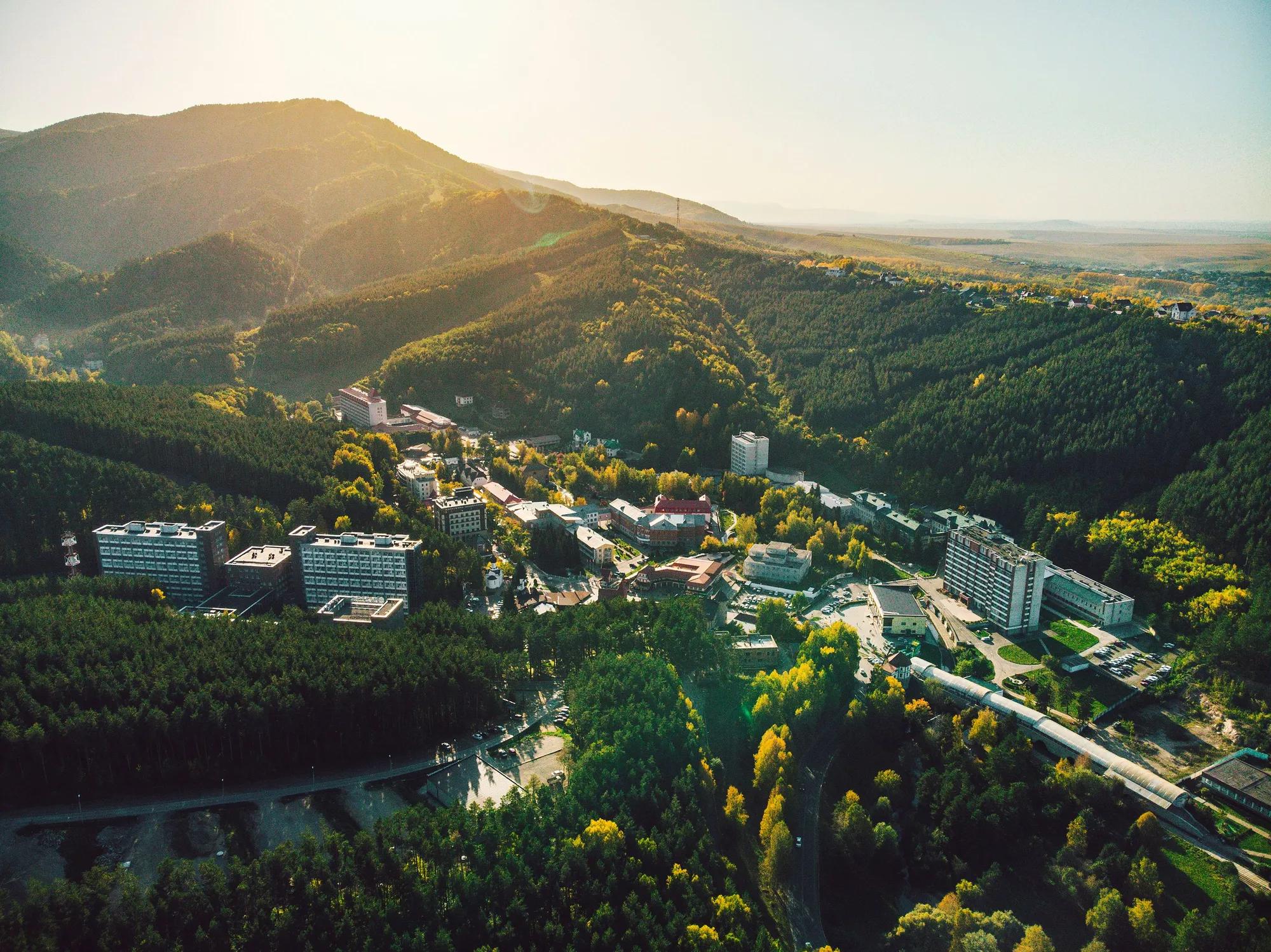 Белокуриха_Алтайский край_shutterstock_1785022682