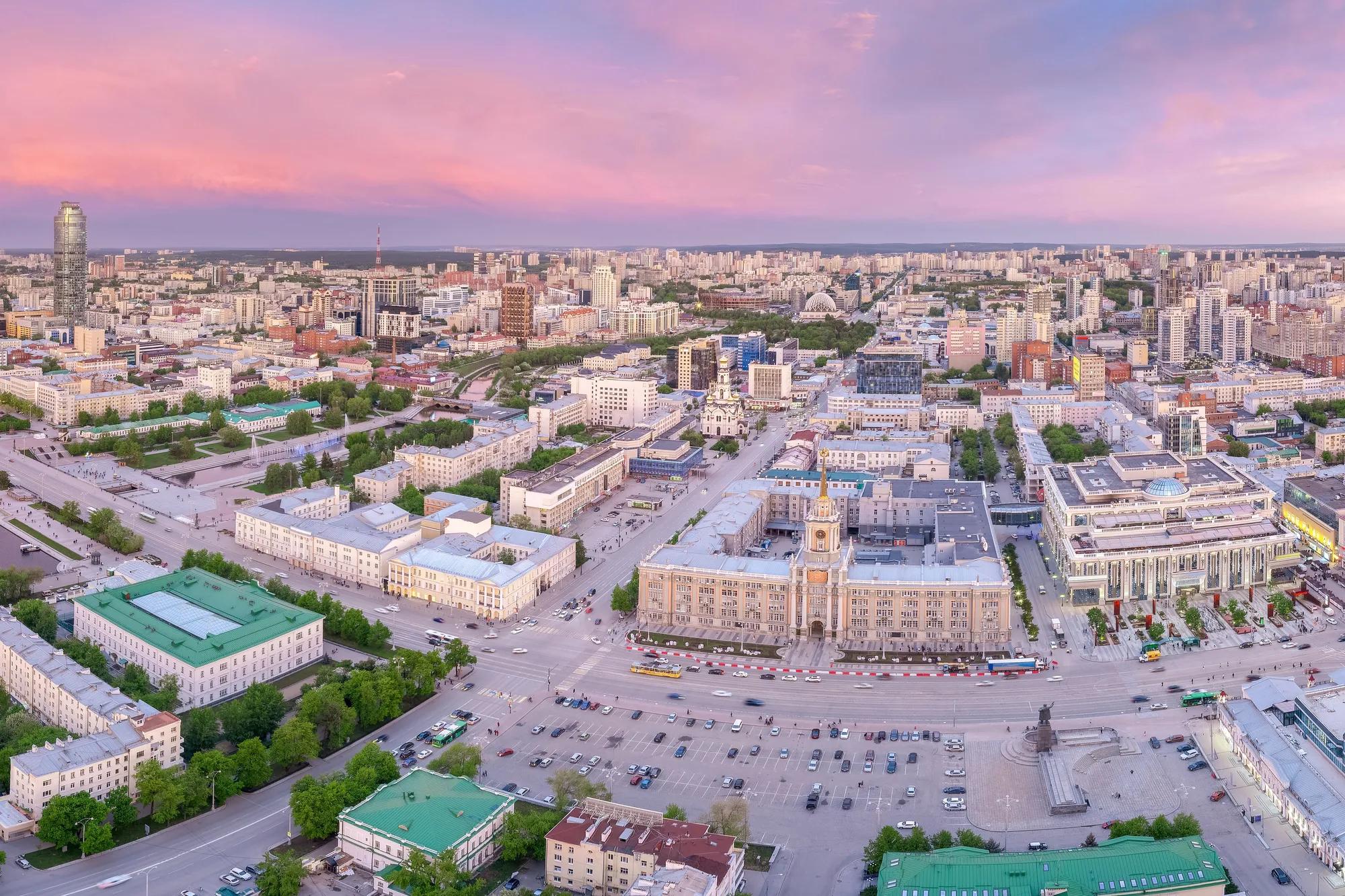 ЕКБ панорама shutterstock_2325179613