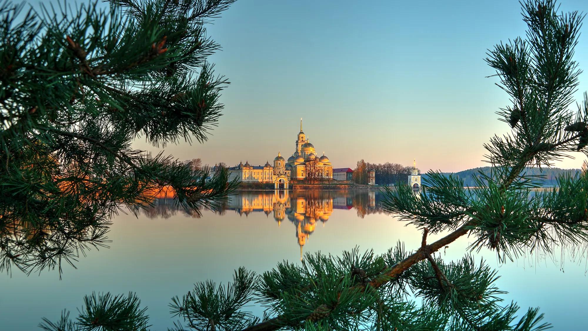 FNadin shutterstock_2541117959