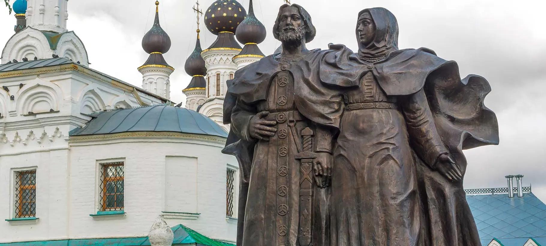 Памятник Петру и Февронии в Муроме