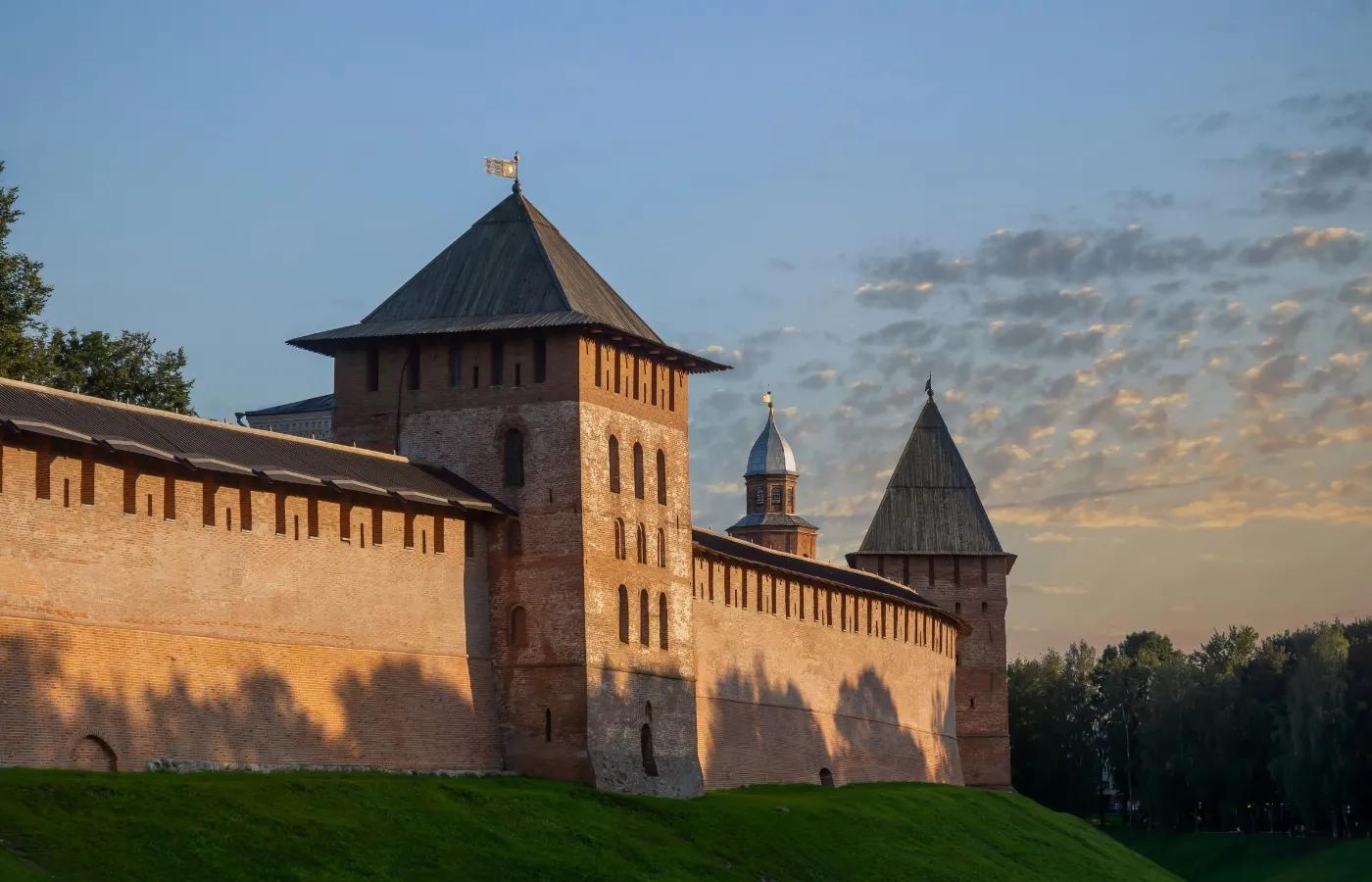 Стены Новгородского кремля