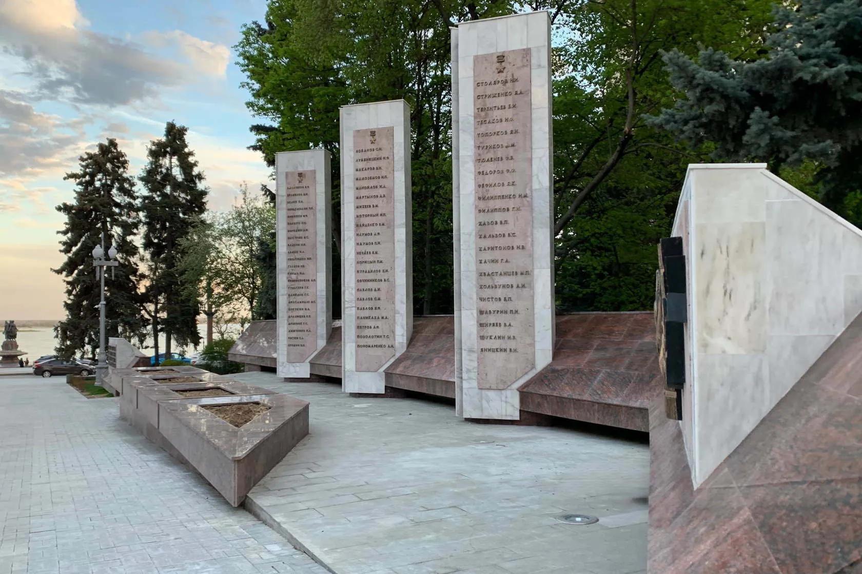 Волгоград. Аллея Героев