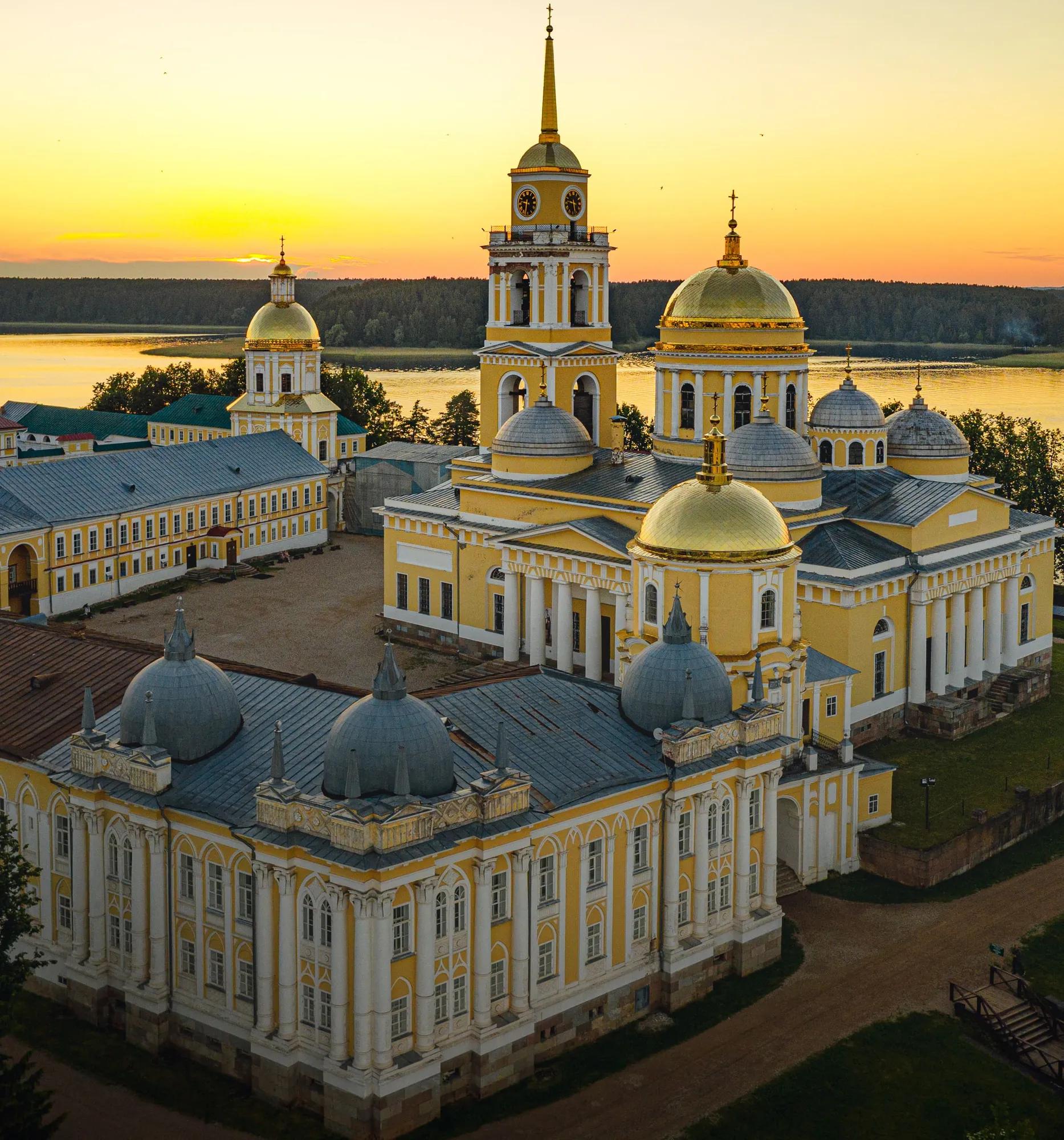 Монастырская трапезная