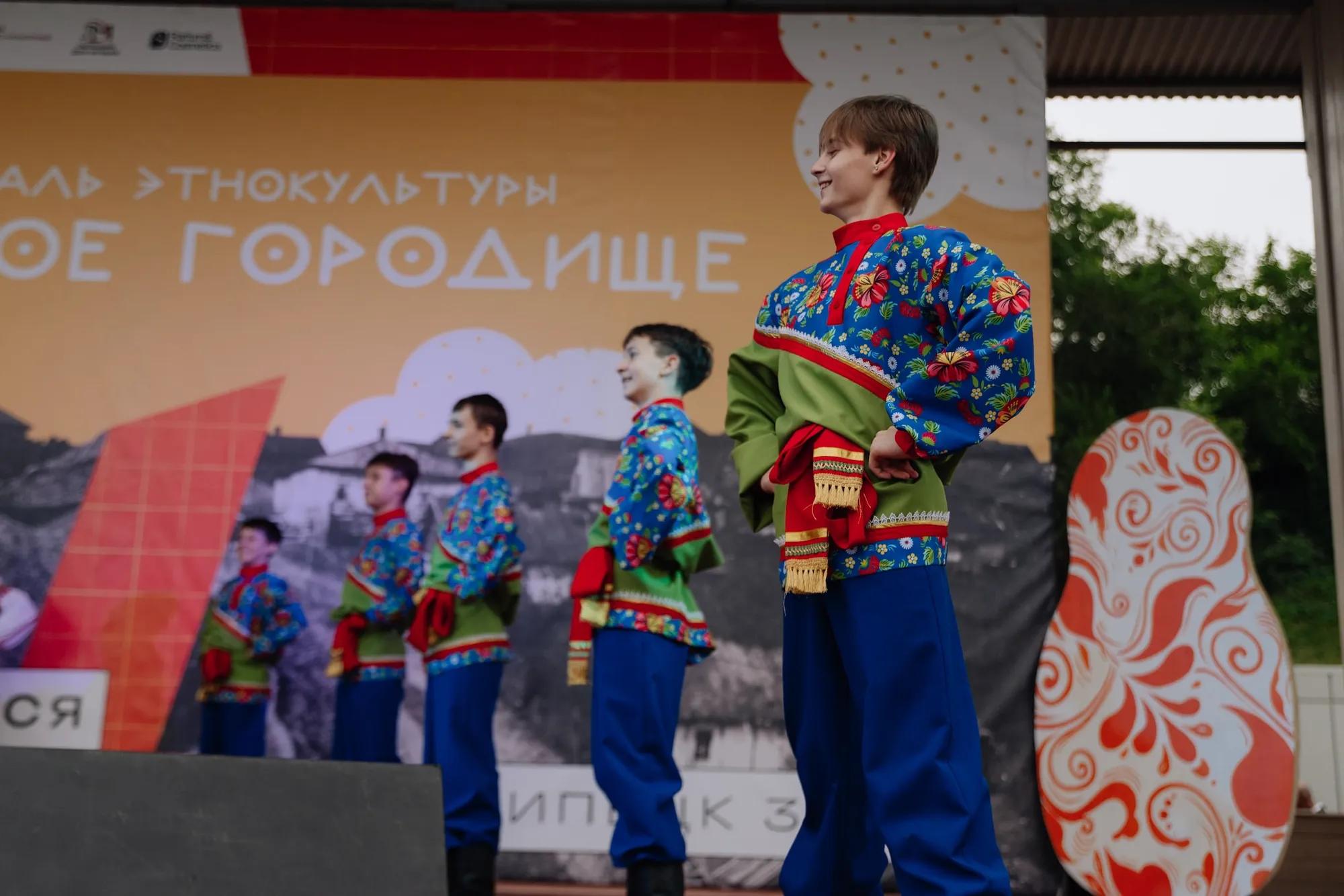 Главная сцена