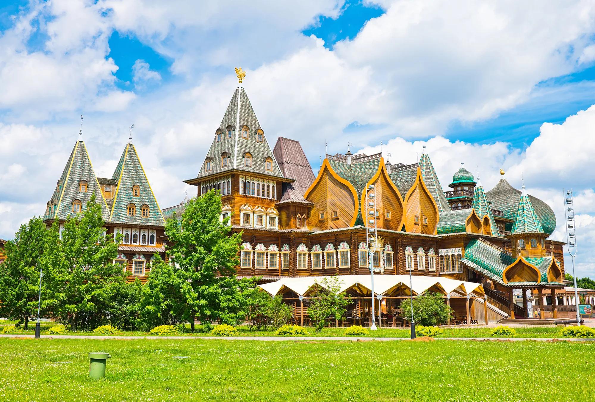 обложка коломенское shutterstock_2489416381