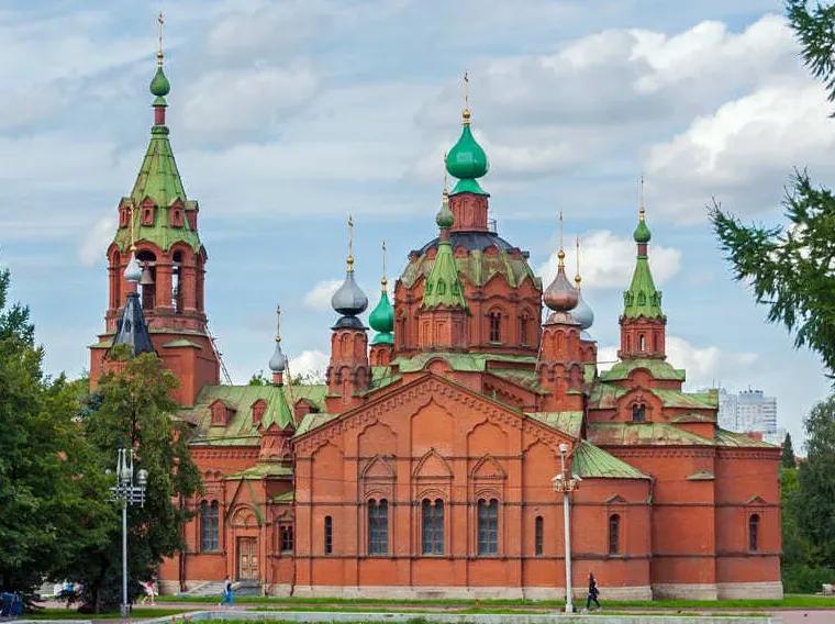 Челябинск. Алое поле
