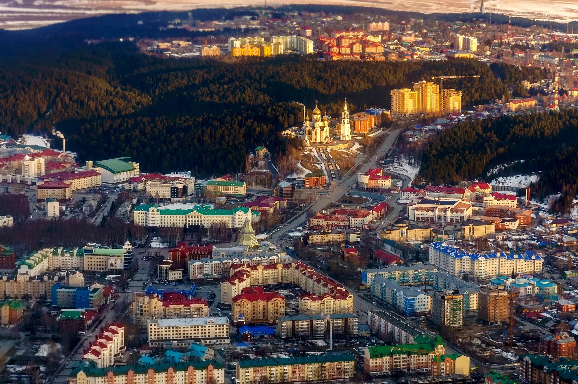 Ханты-Мансийск_shutterstock_1525659398