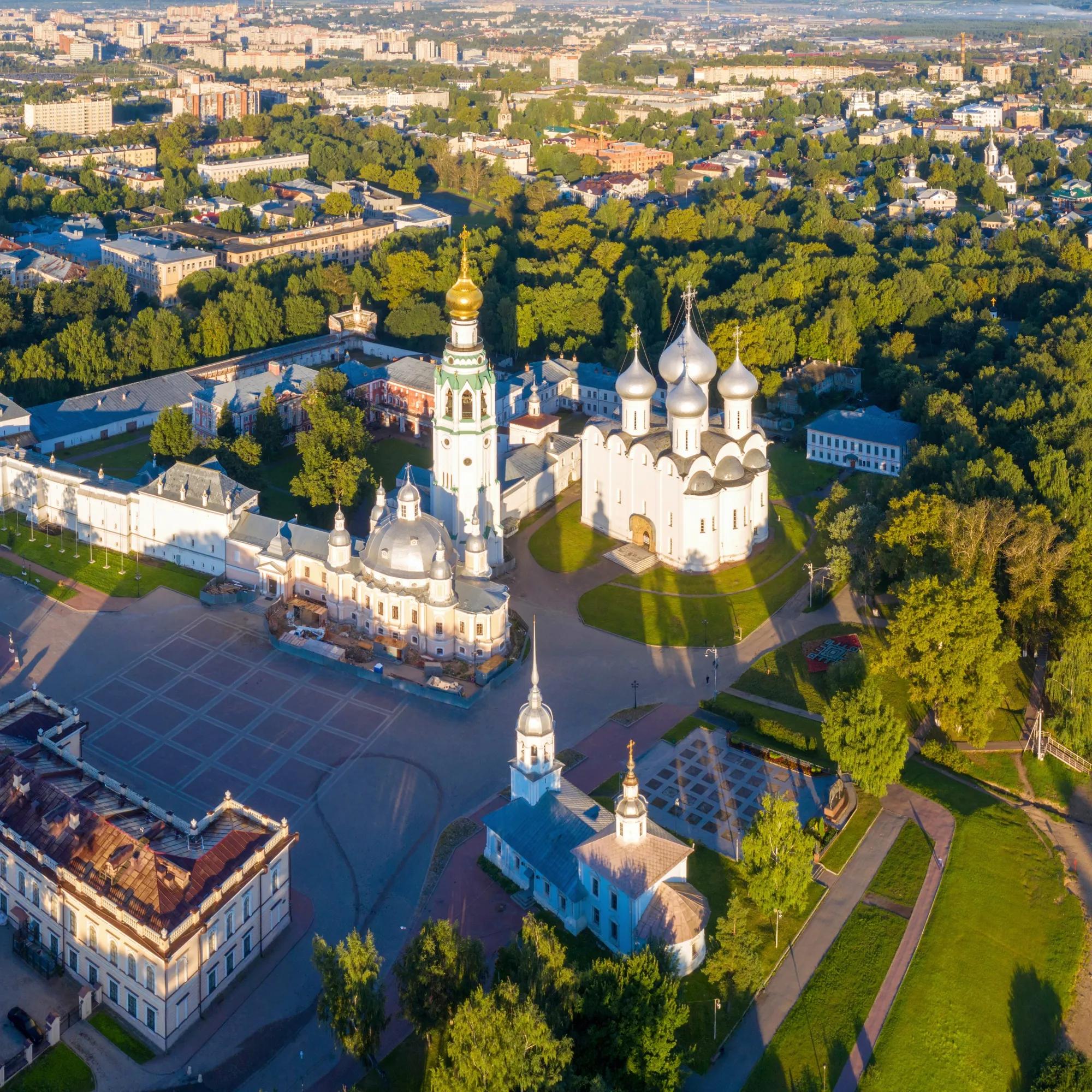 shutterstock_1914734671-1 вологодский кремль