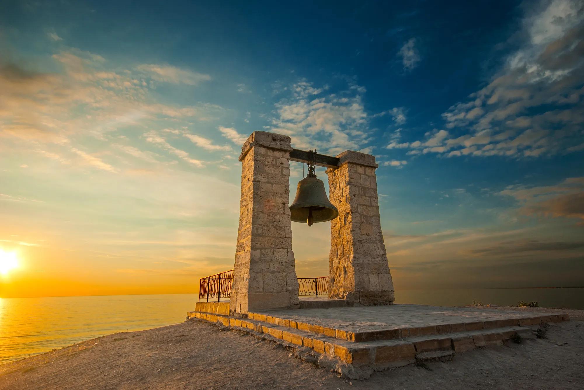Херсонесский колокол в Севастополе. Фото: Shutterstock / DAIVI