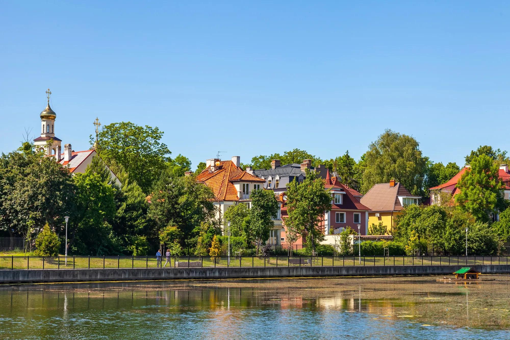 bellena shutterstock_2271463317