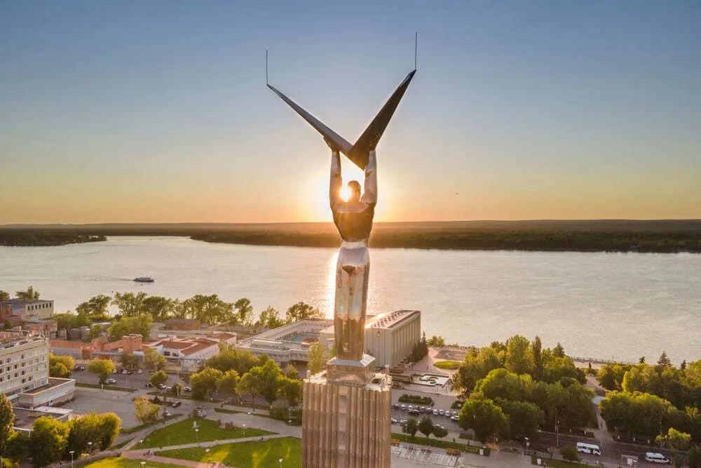 Вид на Монумент Славы и Волгу