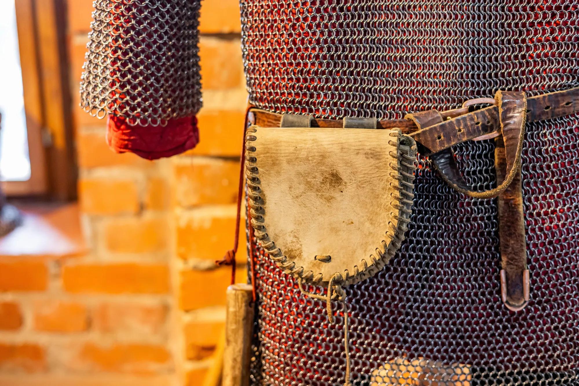 360VP_shutterstock_2606106937_Доспехи