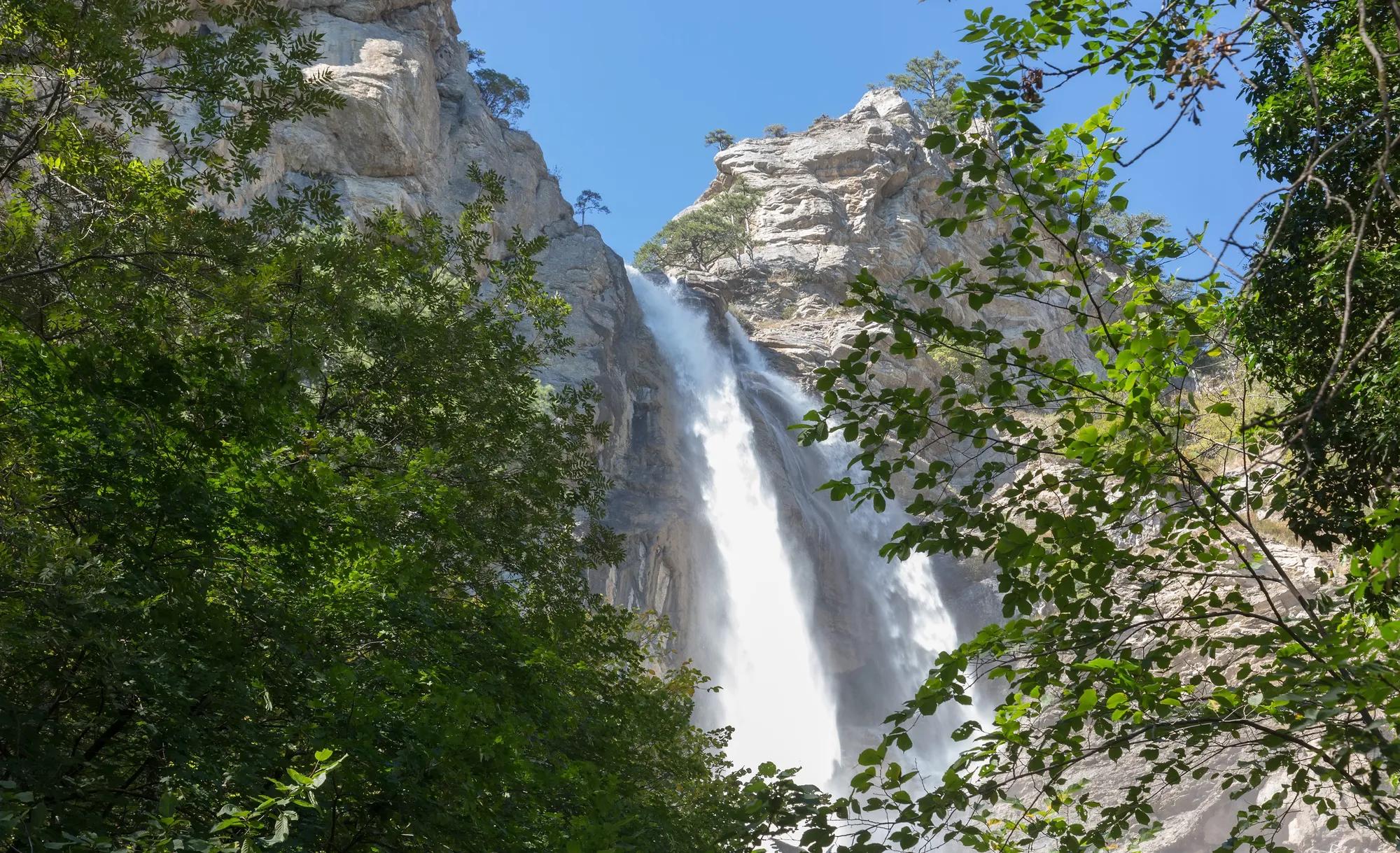 Водопад Учан-Су в Ялтинском заповеднике. Фото: Shutterstock / Kotomiti Okuma